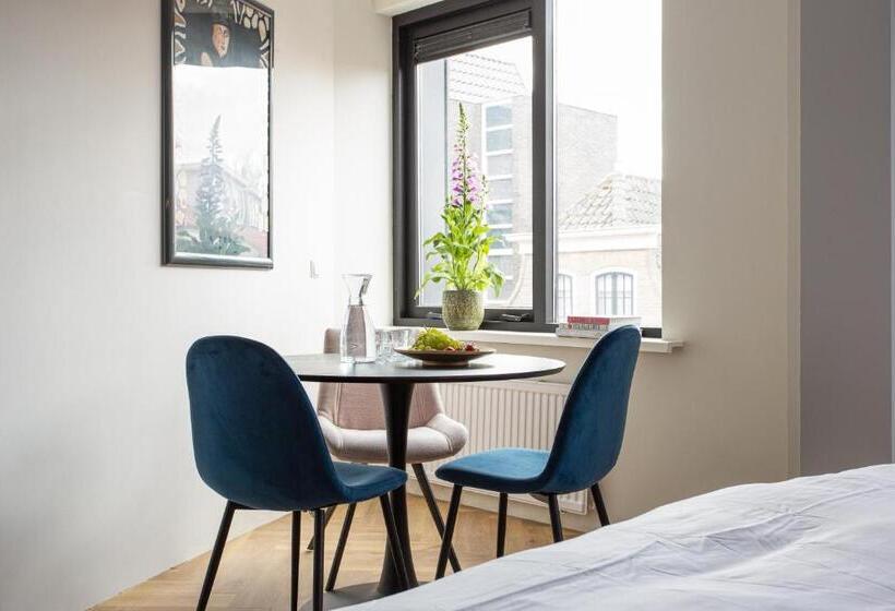 فندق Snouck Van Loosen