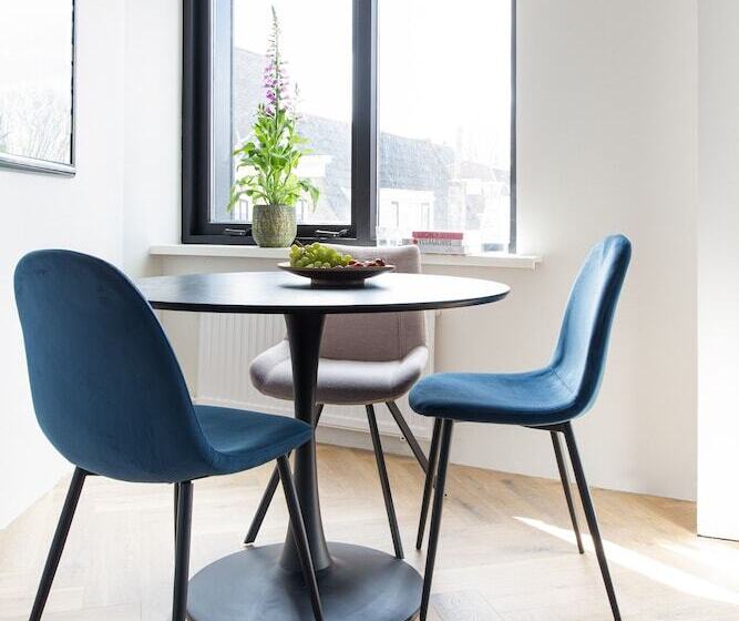 فندق Snouck Van Loosen