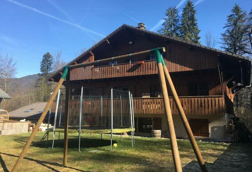 膳宿费 Room In Guest Room   Chamonix Room For 3 People With A Balcony