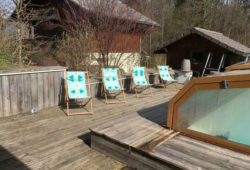 ペンション Room In Guest Room   Chamonix Room For 3 People With A Balcony