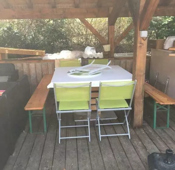 ペンション Room In Guest Room   Chamonix Room For 3 People With A Balcony