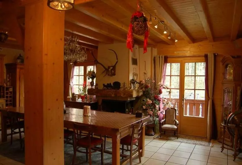 ペンション Room In Guest Room   Chamonix Room For 3 People With A Balcony