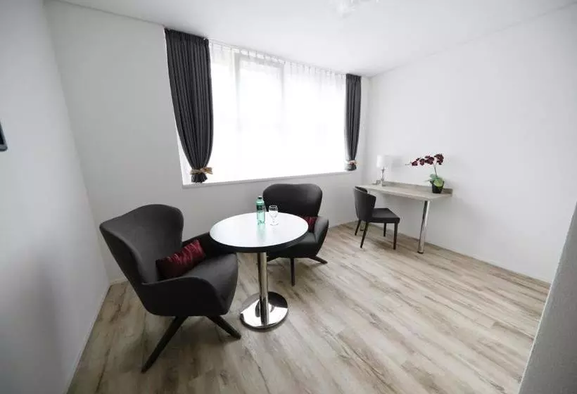 Aamiaismajoitus (B&B) Business Apartments Reichenburg