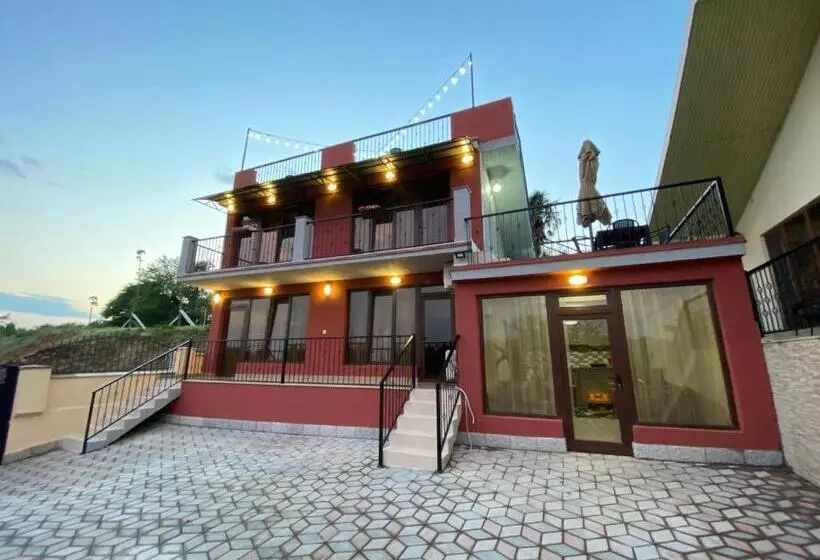 هتل Lake House