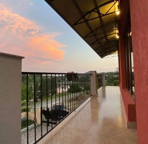 هتل Lake House