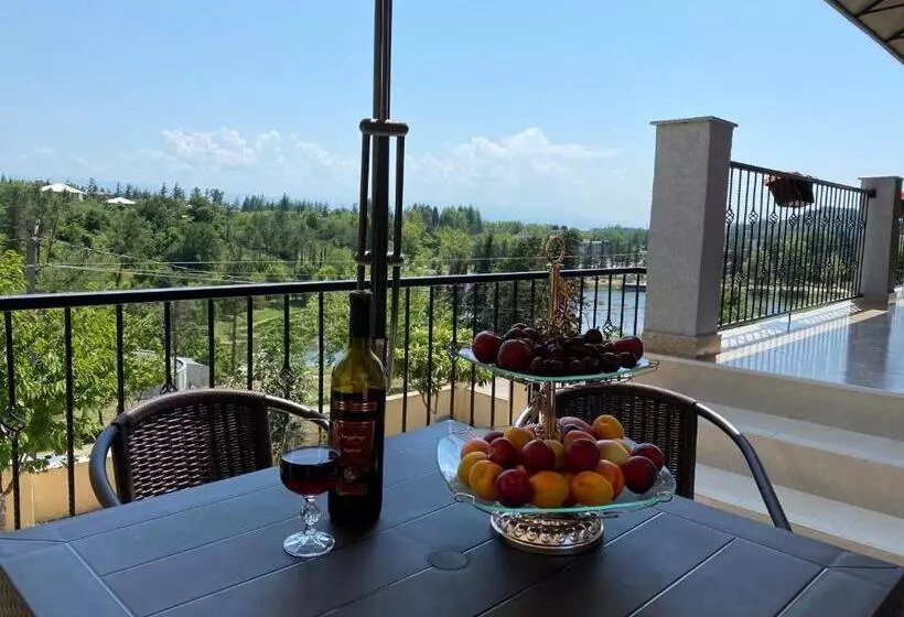 هتل Lake House