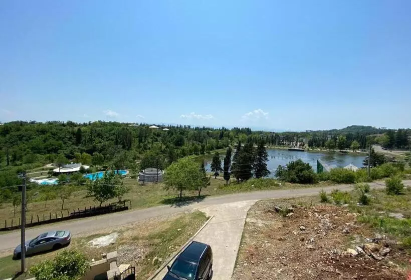 هتل Lake House