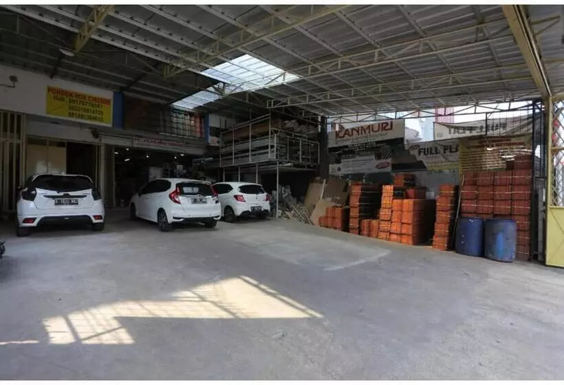 Hotelli Oyo Life 2709 Kost Cirendeu