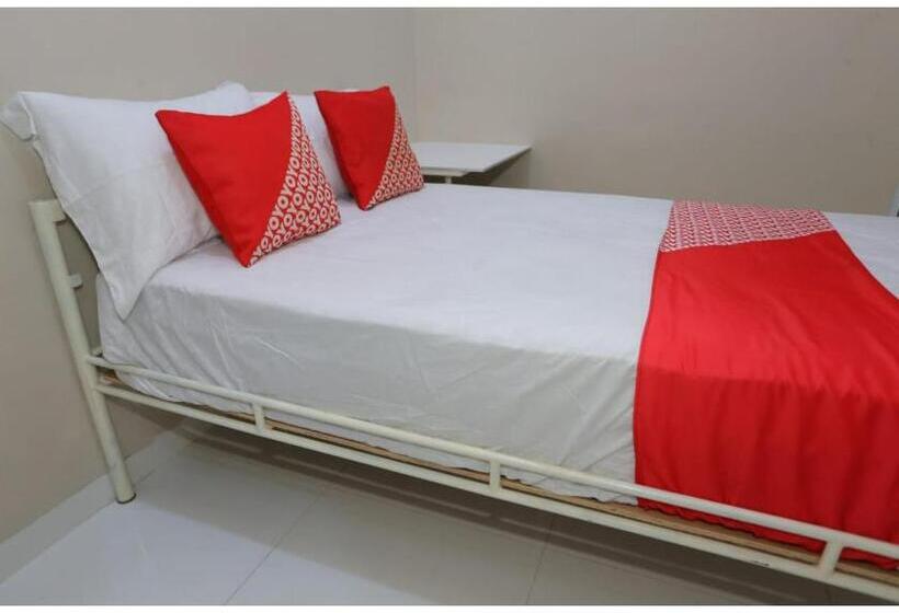 Отель Oyo Life 2709 Kost Cirendeu