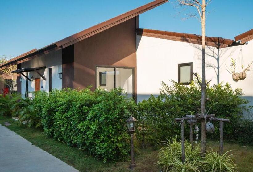 Hotel Thames Tara Private Pool Villa Rawai Phuket Sha Extra Plus