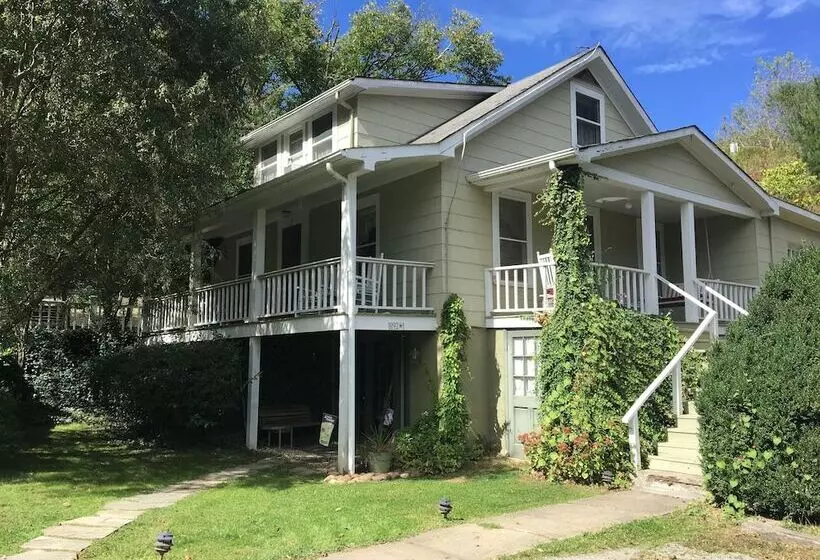 Aamiaismajoitus (B&B) River House Inn