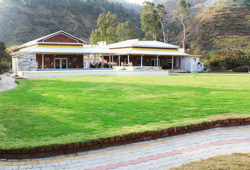 Four Banyans Spirit & Nature Resort