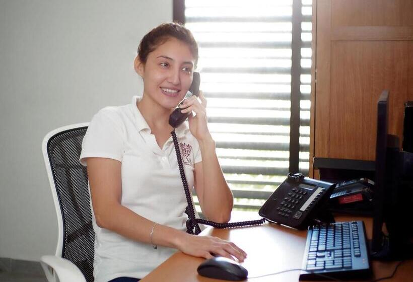 Hotelli Peninsula Frontera