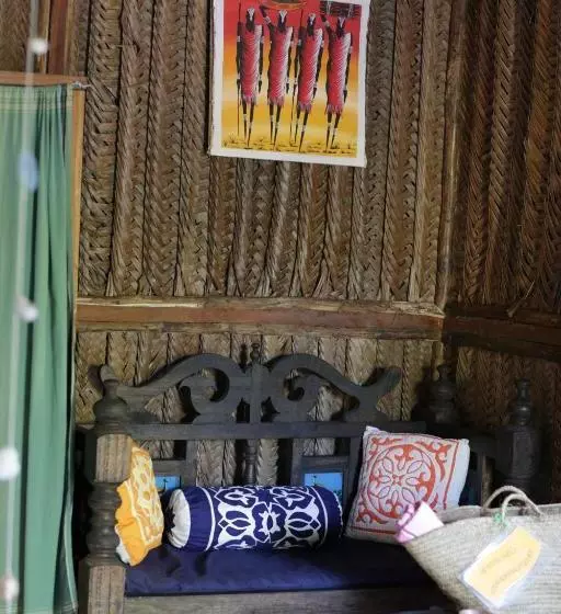 هتل The Beach Crab Resort