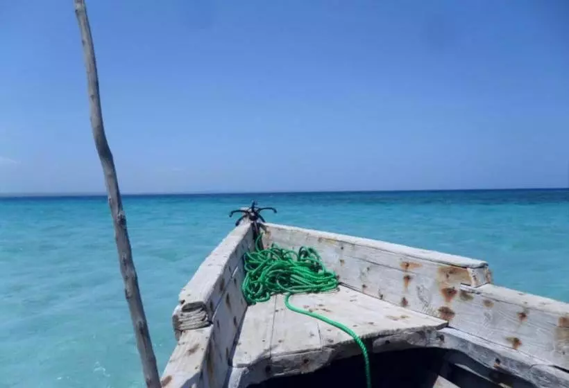 هتل The Beach Crab Resort