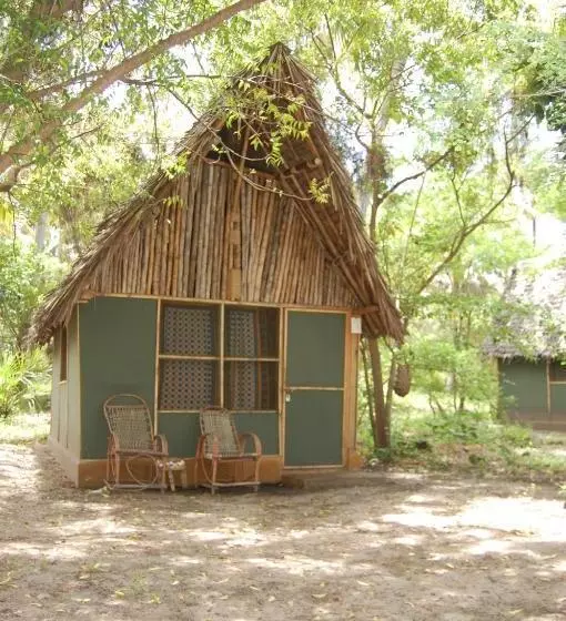 هتل The Beach Crab Resort