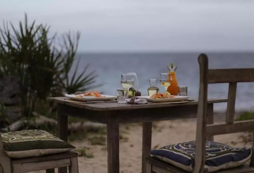 هتل The Beach Crab Resort