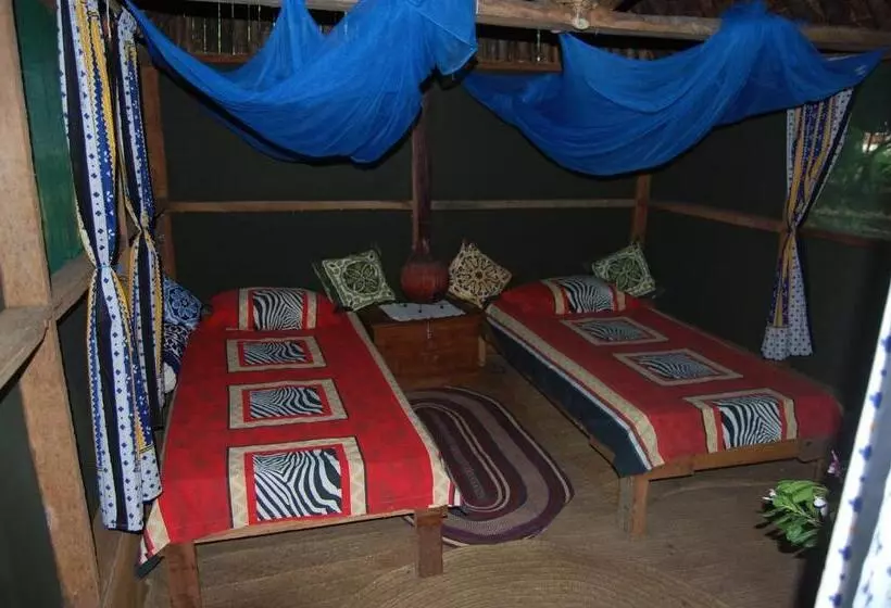 هتل The Beach Crab Resort