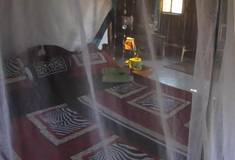 هتل The Beach Crab Resort