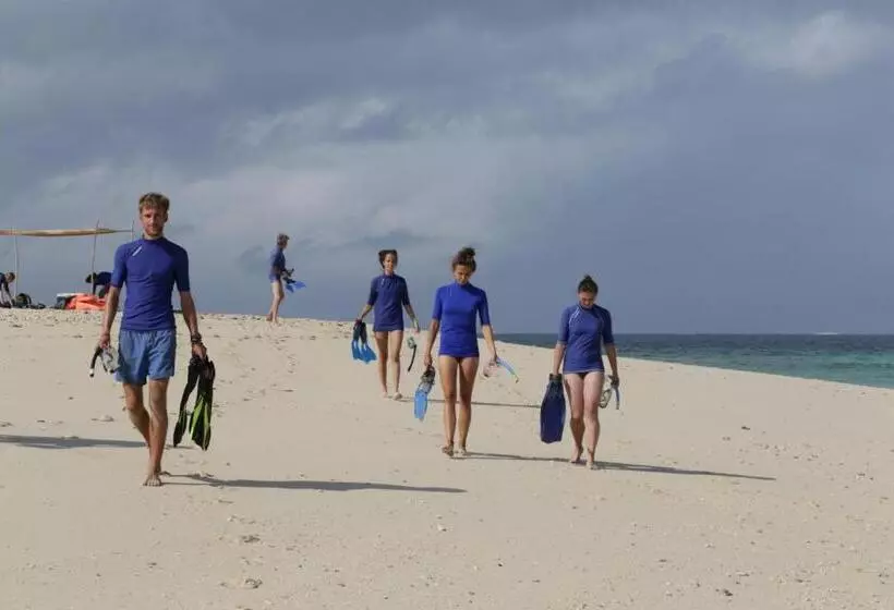 هتل The Beach Crab Resort