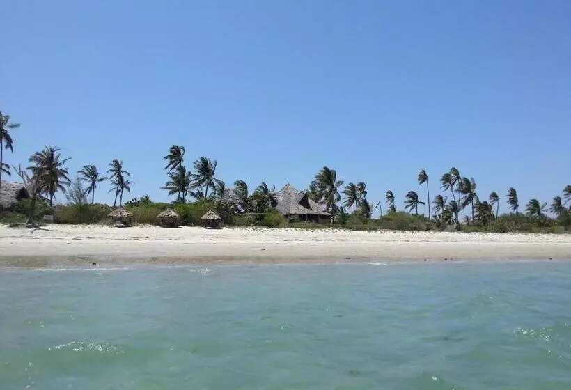 هتل The Beach Crab Resort