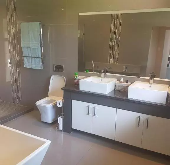 پانسیون 6 On Capella Guesthouse