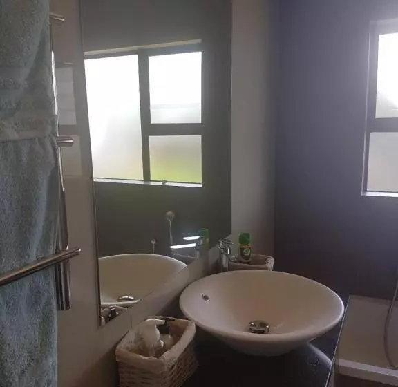 پانسیون 6 On Capella Guesthouse