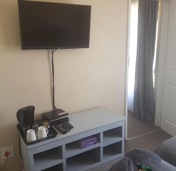 Pension 6 On Capella Guesthouse