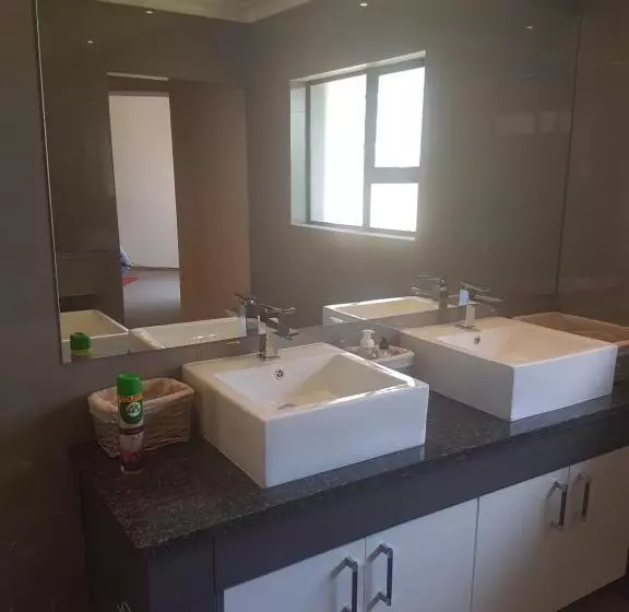 پانسیون 6 On Capella Guesthouse