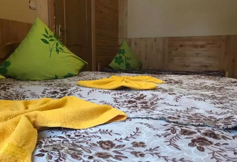 Majatalo Shelest Vody