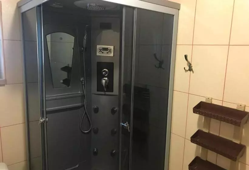 Majatalo Shelest Vody