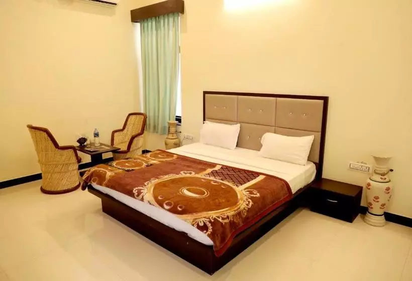هتل Aravali Hills Resort