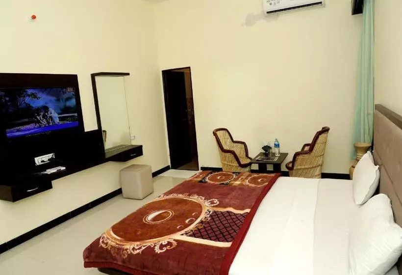 هتل Aravali Hills Resort