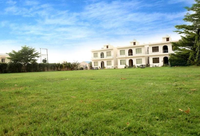 בית מלון כפרי Aravali Hills Resort