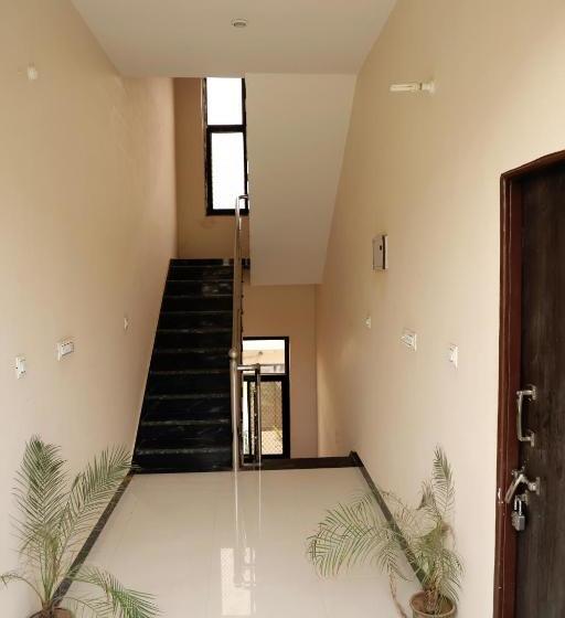 בית מלון כפרי Aravali Hills Resort