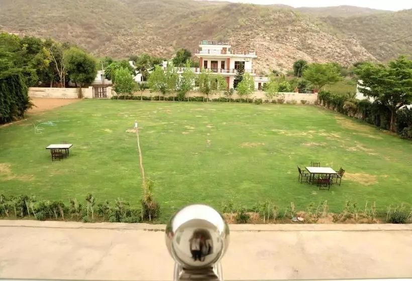 هتل Aravali Hills Resort