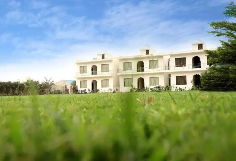 هتل Aravali Hills Resort
