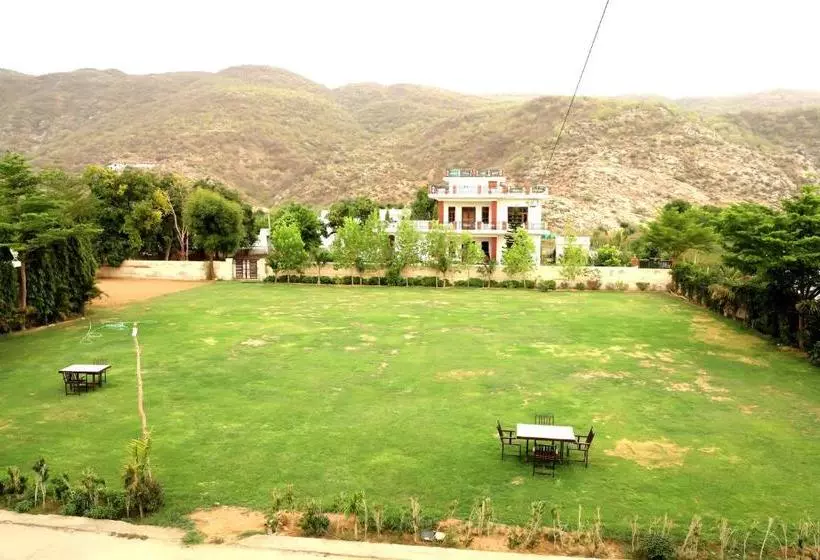 هتل Aravali Hills Resort