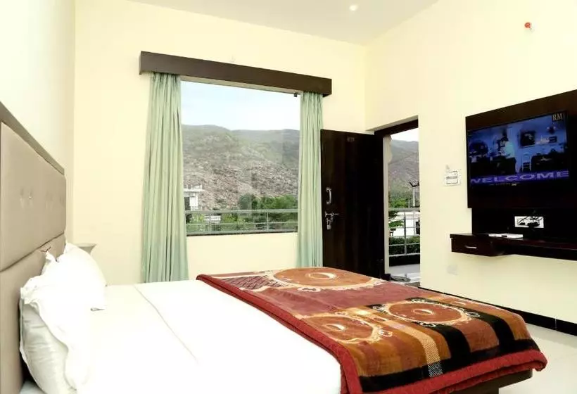 هتل Aravali Hills Resort