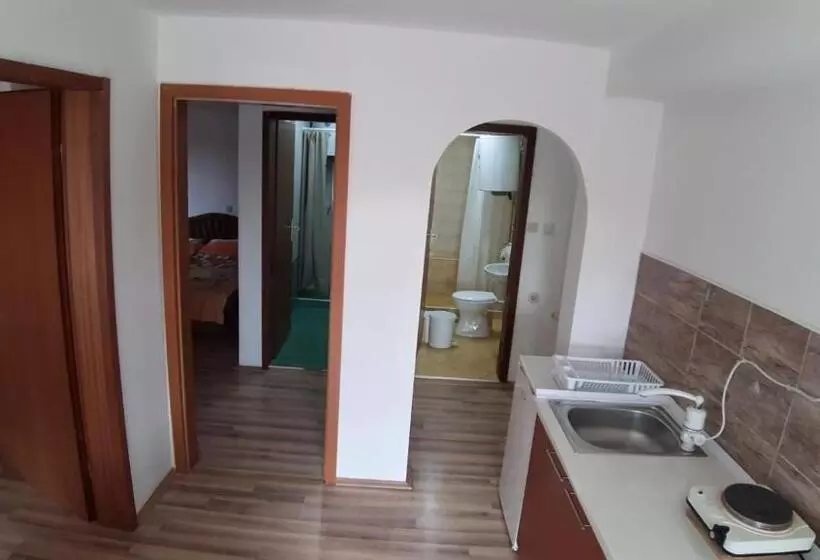 پانسیون Tija Apartments