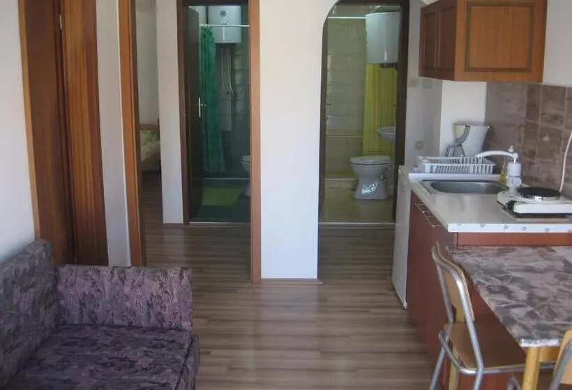 پانسیون Tija Apartments