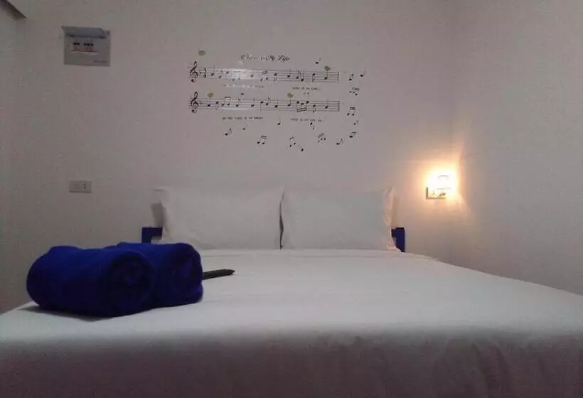 Lomakeskus I   Talay Taling Ngam Samui   เขา ป่า นา เล ตลิ่งงาม สมุย