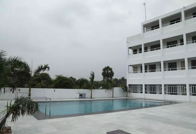 Hotelli Ganesh Beach Resort