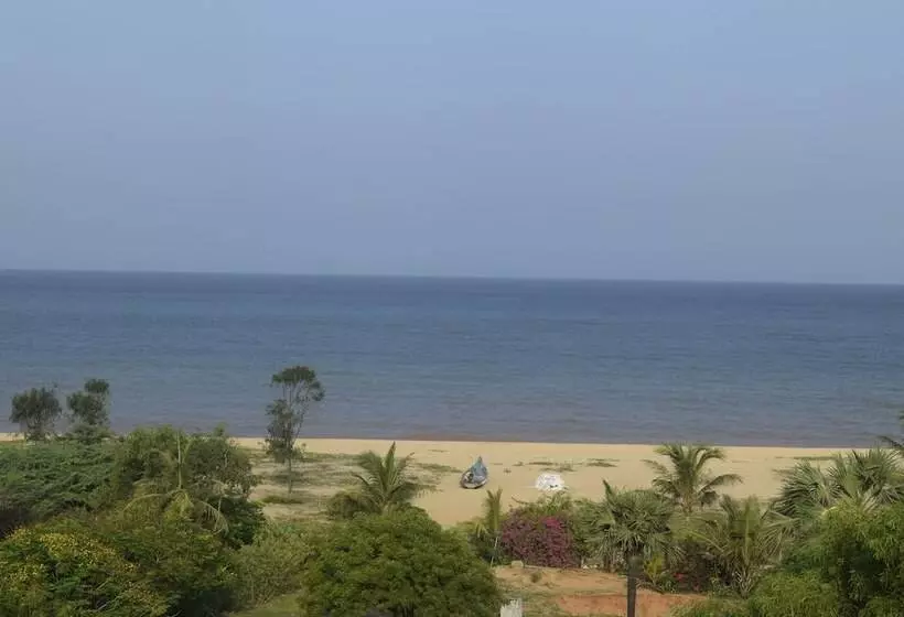 Hotelli Ganesh Beach Resort