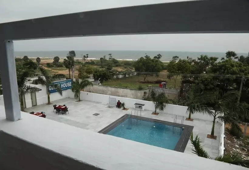 Hotelli Ganesh Beach Resort