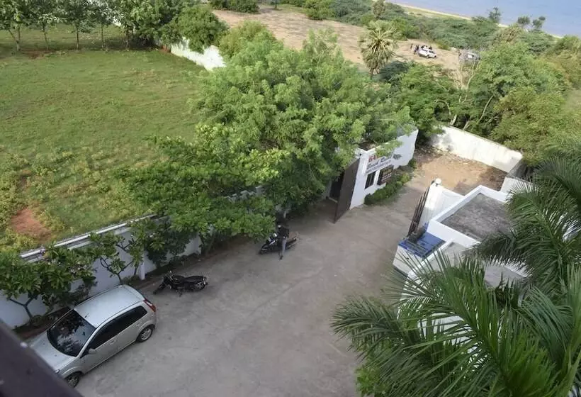 Hotelli Ganesh Beach Resort