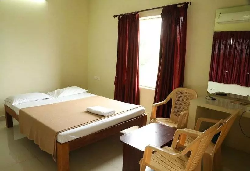 Hotelli Ganesh Beach Resort