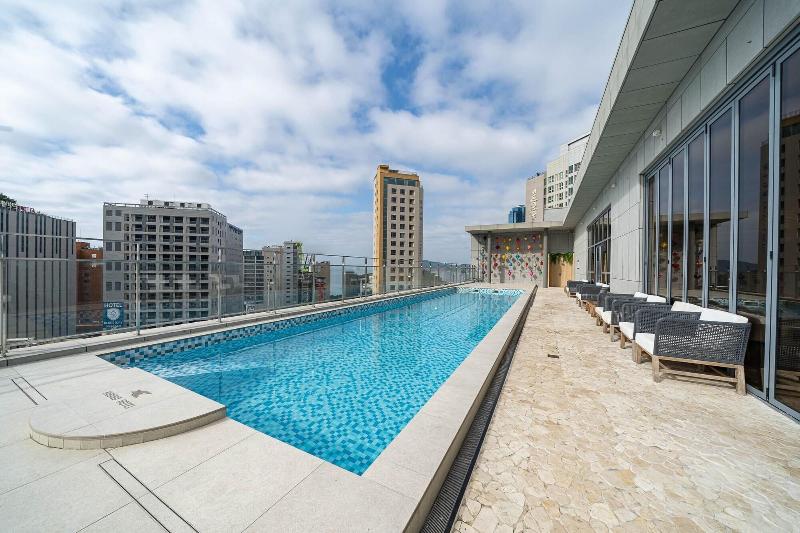 Hound Hotel Signature