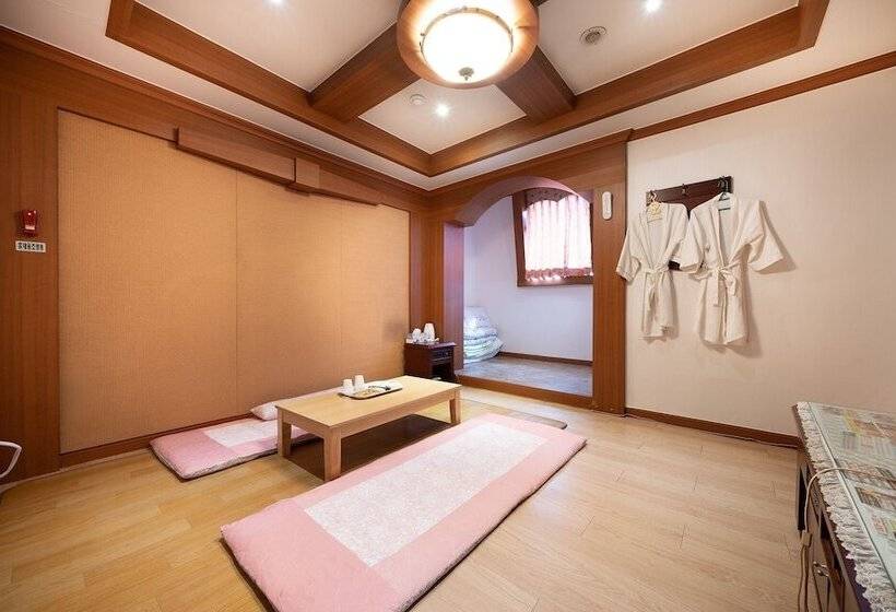 Motel Pocheon  Kingdom