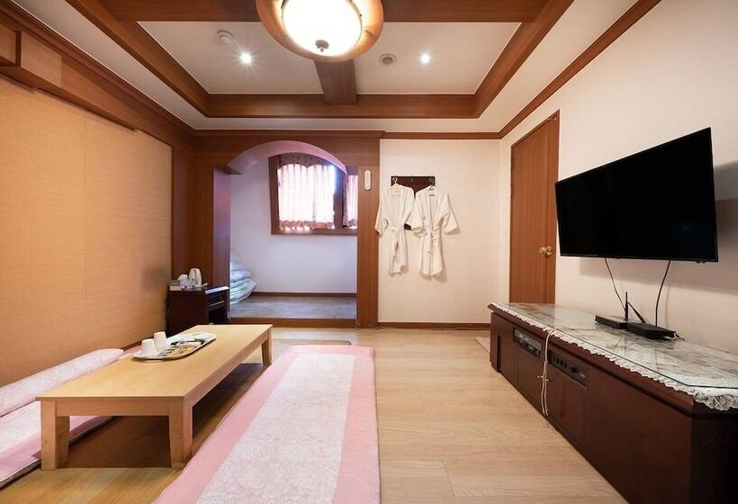 Motel Pocheon  Kingdom